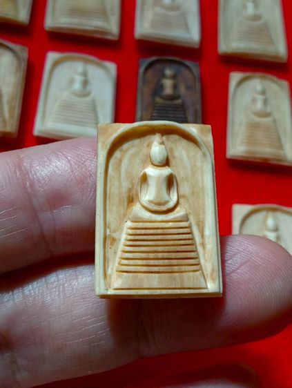 สมเด็จเนื้อแท้ธรรมชาติลายชัดแกะมือ รูปที่ 2