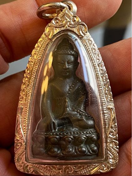 พระกริ่งก้นผงเลี้ยมกอบเงินเก่าคะ