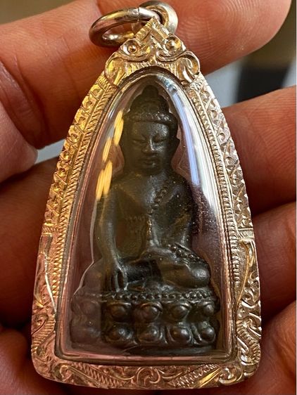 พระกริ่งก้นผงเลี้ยมกอบเงินเก่าคะ รูปที่ 3