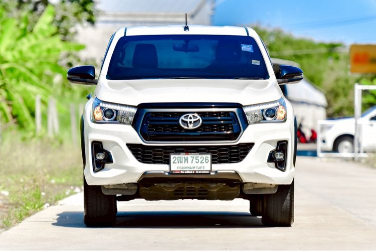รถ Toyota Hilux Revo 2.4 Prerunner G Rocco สี ขาว