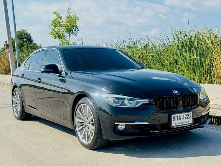 รถ BMW Series 3 330e สี ดำ