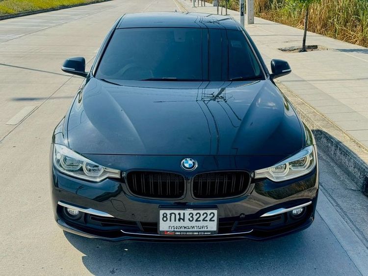 BMW Series 3 2016 330e Sedan เบนซิน ไม่ติดแก๊ส เกียร์อัตโนมัติ ดำ รูปที่ 2