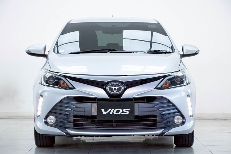 Toyota Vios 2021 1.5 Mid Sedan เบนซิน ไม่ติดแก๊ส เกียร์อัตโนมัติ เทา รูปที่ 4