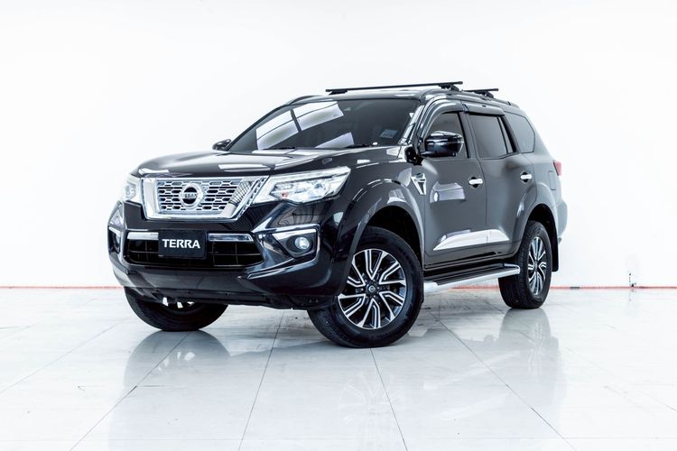 รถ Nissan Terra 2.3 VL สี ดำ