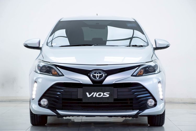 Toyota Vios 2021 1.5 Mid Sedan เบนซิน ไม่ติดแก๊ส เกียร์อัตโนมัติ เทา รูปที่ 4
