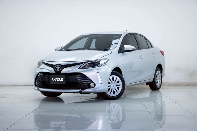 รถ Toyota Vios 1.5 Mid สี เทา