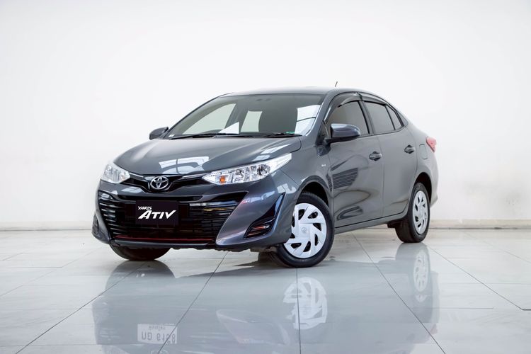 รถ Toyota Yaris ATIV 1.2 Entry สี เทา