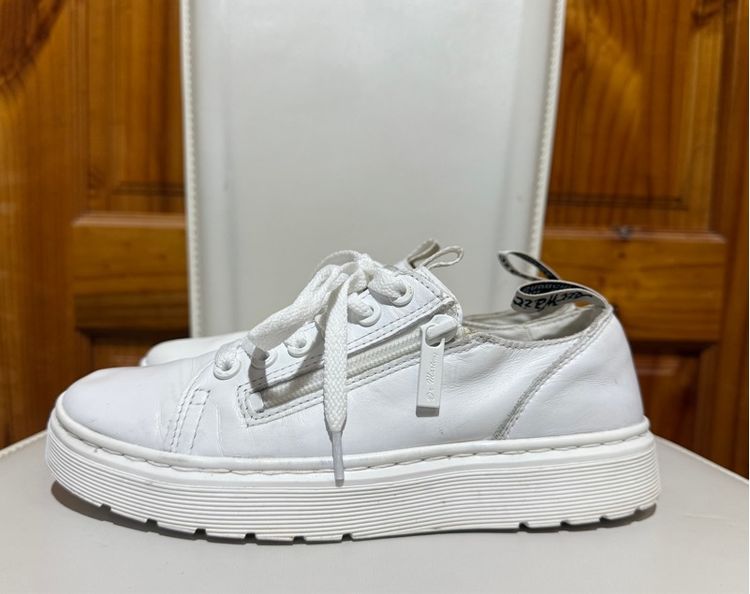 ขาว รองเท้าผ้าใบหนัง Dr.Martens