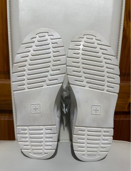 รองเท้าผ้าใบหนัง Dr.Martens รูปที่ 6