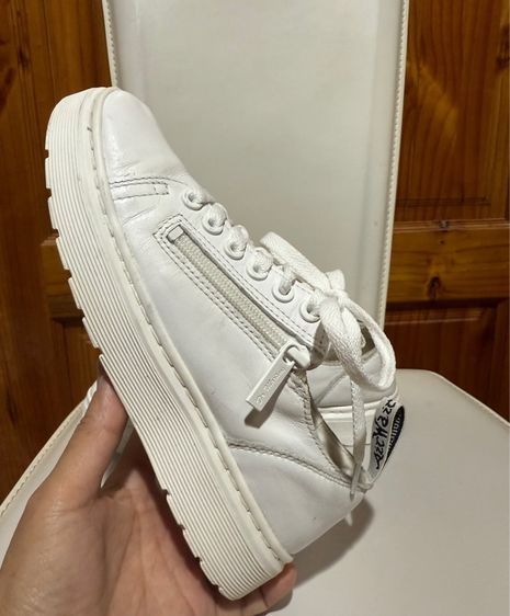 รองเท้าผ้าใบหนัง Dr.Martens รูปที่ 9