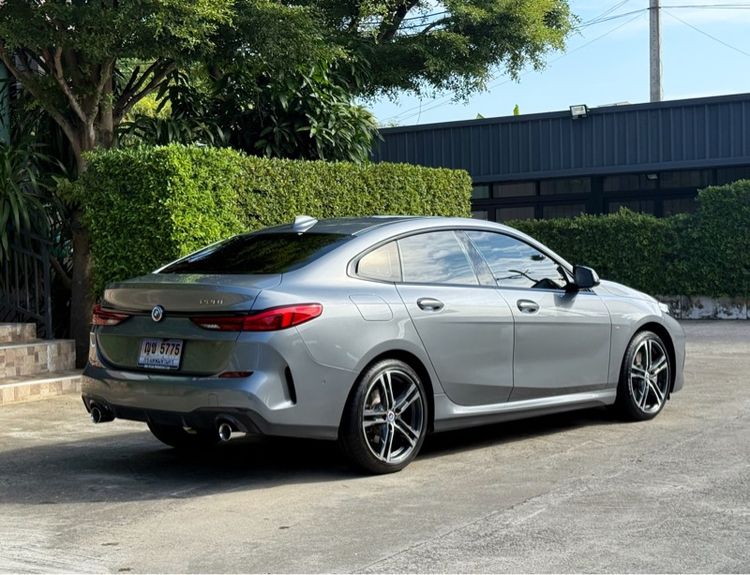 BMW Series 2 2022 220i Sedan เบนซิน ไม่ติดแก๊ส เกียร์อัตโนมัติ เทา รูปที่ 3