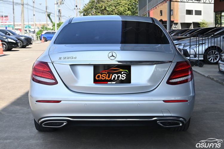 Mercedes-Benz E-Class 2017 E220 Sedan ดีเซล ไม่ติดแก๊ส เกียร์อัตโนมัติ บรอนซ์เงิน รูปที่ 4