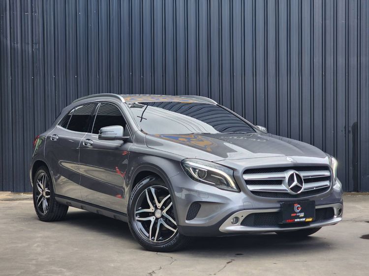 รถ Mercedes-Benz GLA-Class GLA200 สี เทา