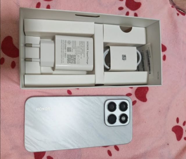 8 GB honor​ x8c​ แรม​8​ รอม​512​ กล้อง​หน้า​50​ ล้าน​  กล้อง​หลัง​108​ ล้าน​ สภาพ​ใหม่​1​เดือน​กว่า​ รีเซ็ต​ได้​  ไม่ถนัดชินกับเครื่อ​งเล็ก​