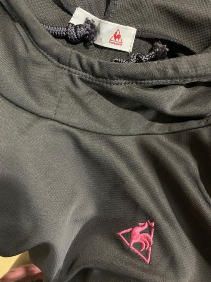 เสื้อ POLO ผู้หญิง มีฮู้ด ใส่เล่นกี่ฬา ได้ทุกแบบ หรือจะใส่ตีกอล์ฟ ก้อได้ ยี่ห้อ Le coq sporttif แท้  เนื้อผ้ากันร้อน กันแดด กันเหงื่อได้ดี  รูปที่ 8