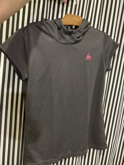 เสื้อ POLO ผู้หญิง มีฮู้ด ใส่เล่นกี่ฬา ได้ทุกแบบ หรือจะใส่ตีกอล์ฟ ก้อได้ ยี่ห้อ Le coq sporttif แท้  เนื้อผ้ากันร้อน กันแดด กันเหงื่อได้ดี 