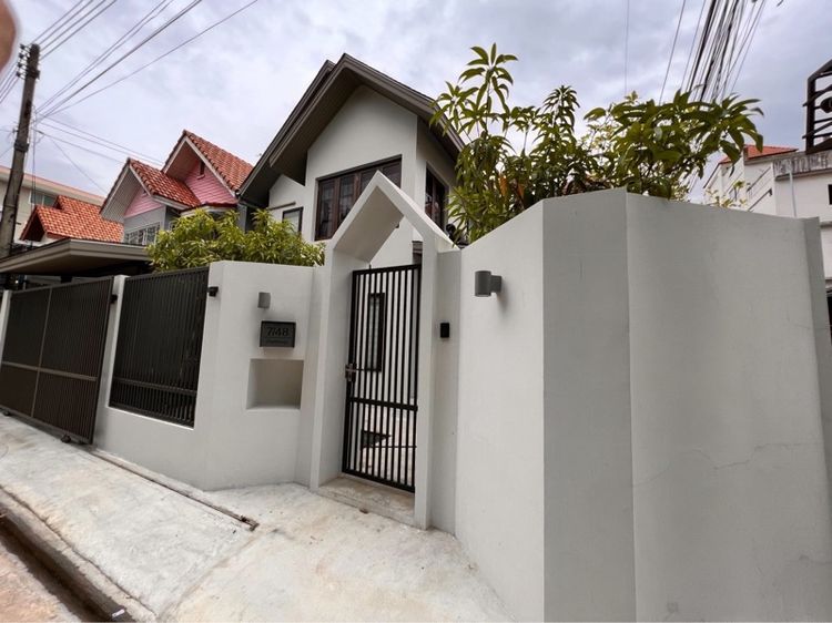 ขายบ้านพร้อมอยู่