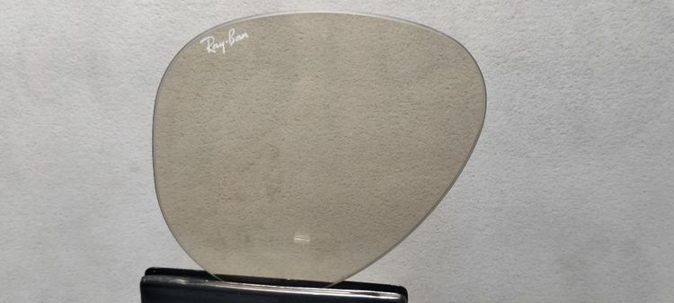 เลนส์ rayban USA สีชามีไซส์ 52,62 และสีเทา ไซส์ 62 (ถ้ารับหลายคู่หลังไมค์ได้ครับ