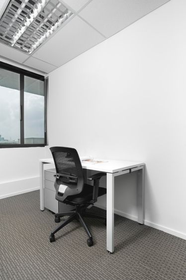 Regus Bangna Tower Office Space แบบส่วนตัวซึ่งรวมทุกอย่างแล้วสำหรับ 2 คน ที่ Regus Bangna Tower