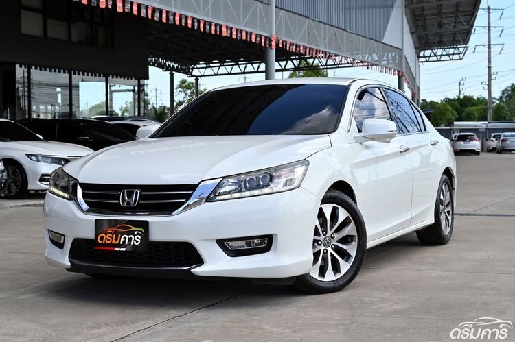 รถ Honda Accord 2.4 EL สี ขาว