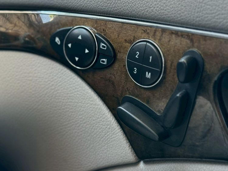 Mercedes-Benz E-Class 2003 E240 Sedan เบนซิน ไม่ติดแก๊ส เกียร์อัตโนมัติ บรอนซ์เงิน รูปที่ 4