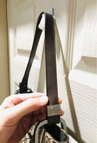 ลดราคา Gucci ของแท้ คล้องไหล่ได้ สภาพดี มีถุงผ้า รูปที่ 5