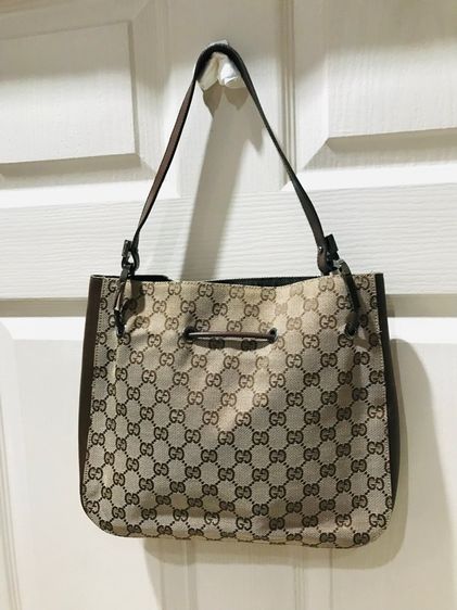 ไม่ระบุ น้ำตาล ลดราคา Gucci ของแท้ คล้องไหล่ได้ สภาพดี มีถุงผ้า