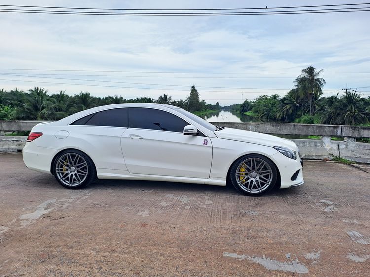 Mercedes-Benz E-Class 2014 E200 CGI Sedan เบนซิน ไม่ติดแก๊ส เกียร์อัตโนมัติ ขาว รูปที่ 2