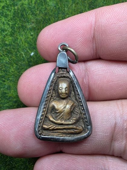 พระเหรียญจอบหลวงพ่อเงินวัดบางคลานเก่าๆ