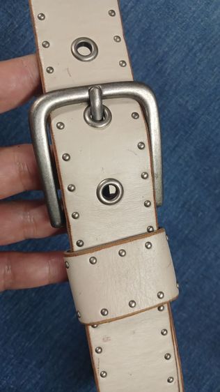 เข็มขัดหนังแท้ สีครีม
เอว 27 ถึง 33 กว้าง 1.5
ยาวรวมหัว 38.8 หมุดสวย
หนังสวย มีรอยตามใช้ รูปที่ 8