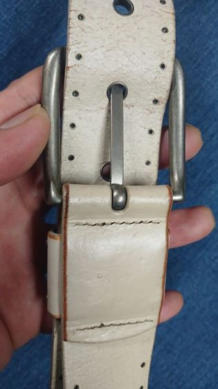 เข็มขัดหนังแท้ สีครีม
เอว 27 ถึง 33 กว้าง 1.5
ยาวรวมหัว 38.8 หมุดสวย
หนังสวย มีรอยตามใช้ รูปที่ 10