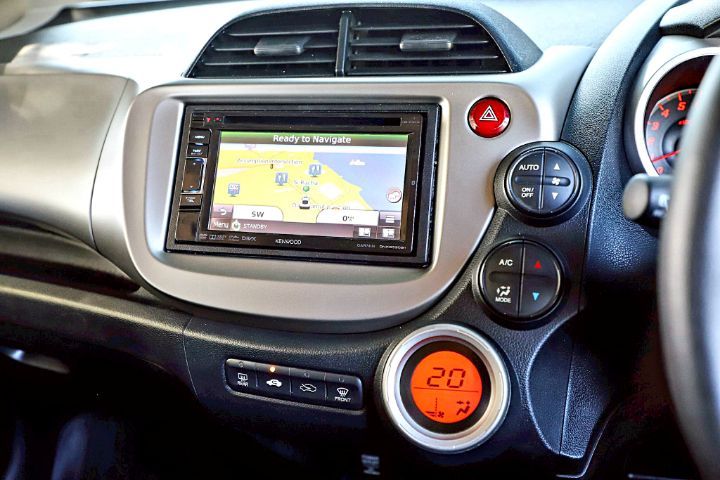 Honda Jazz 2012 1.5 JP Utility-car เบนซิน ไม่ติดแก๊ส เกียร์อัตโนมัติ บรอนซ์เงิน รูปที่ 2