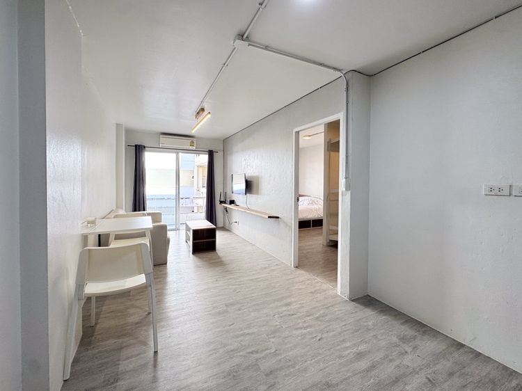 ตกแต่งครบ อื่นๆ สร้างเสร็จก่อน 2010 ไม่อนุญาต ไม่ใช่ ขายคอนโดรีโนเวทใหม่ วิภาวดีรังสิต 17 l 1 ห้องนอน 1 ห้องน้ำ l เฟอร์ฯ ครบ พร้อมอยู่ หรือปล่อยเช่าต่อได้ทันที