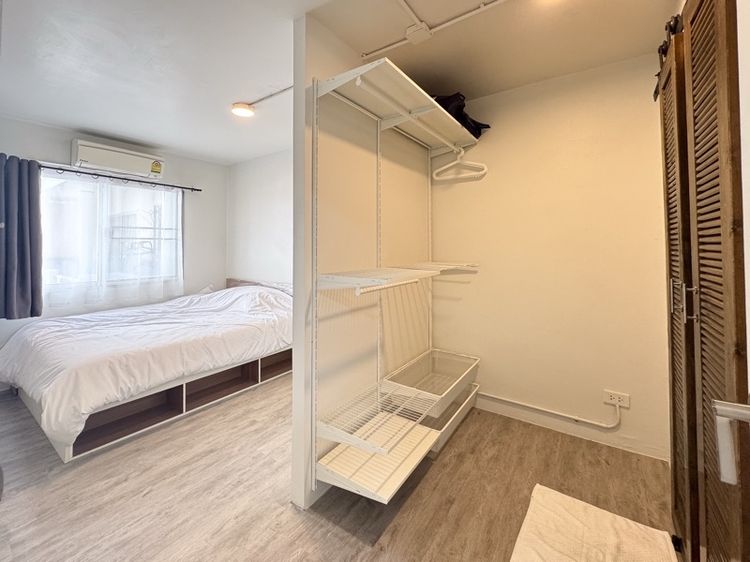 ตกแต่งครบ อื่นๆ สร้างเสร็จก่อน 2010 ไม่อนุญาต ไม่ใช่ ขายคอนโดรีโนเวทใหม่ วิภาวดีรังสิต 17 l 1 ห้องนอน 1 ห้องน้ำ l เฟอร์ฯ ครบ พร้อมอยู่ หรือปล่อยเช่าต่อได้ทันที รูปที่ 4