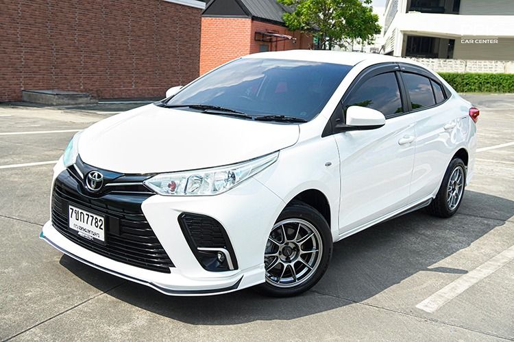 รถ Toyota Yaris ATIV 1.2 Entry สี ขาว