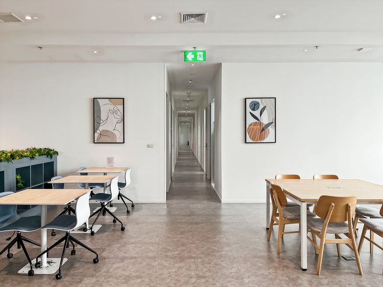 Regus WHA Tower - Office Space แบบส่วนตัวซึ่งรวมทุกอย่างแล้วสำหรับ 2 คน ที่ Regus WHA Tower