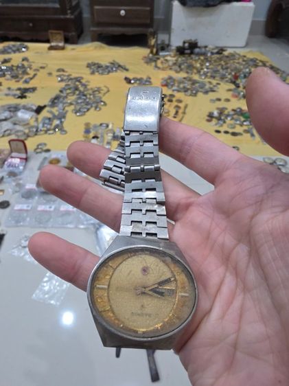 นาฬิกา ยี่ห้อ Rado สวยเก่าเก็บ หายาก ขายตามสภาพของเก่า พร้อมส่งครับพี่ๆ น่าสะสมครับ เอาไปทำกำไรต่อได้เลยครับพี่ๆ