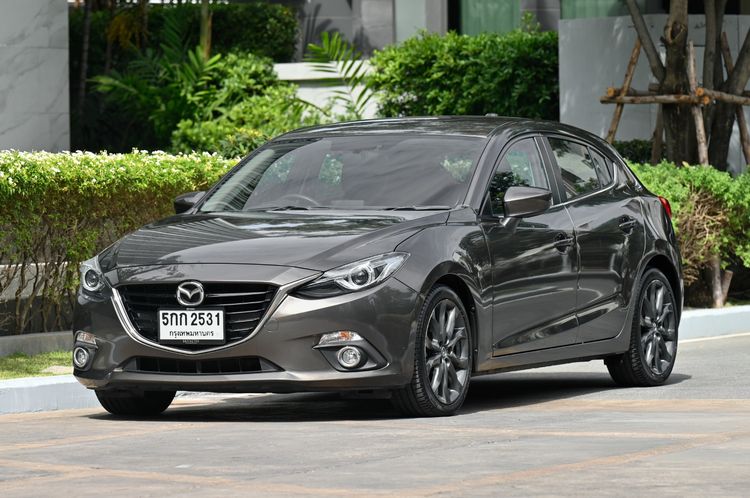 รถ Mazda Mazda3 2.0 R Sport สี น้ำตาล