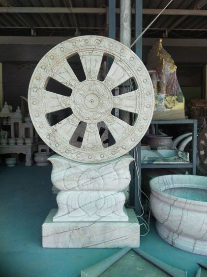 ธรรมจักรหินอ่อนแท้ขนาดกว้าง 80cm. สูง 1 เมตร