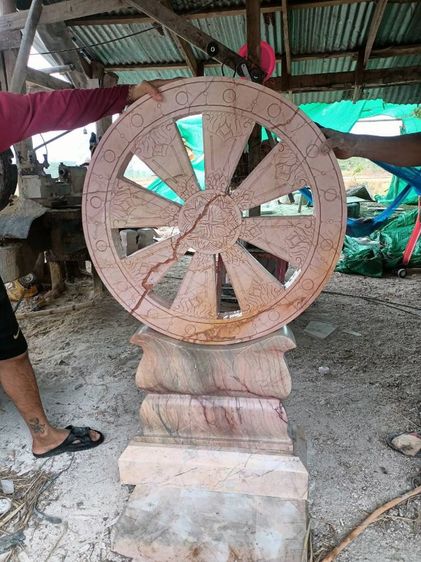 ธรรมจักรหินอ่อนแท้ขนาดกว้าง 80cm. สูง 1 เมตร รูปที่ 2