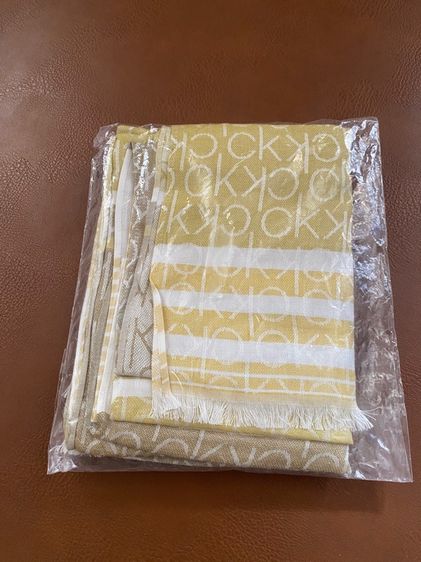 CALVIN KLEIN MONOGRAM PRINT SCARF ผ้าพันคอ ของแท้ พร้อมส่ง รูปที่ 3