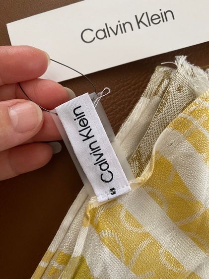 CALVIN KLEIN MONOGRAM PRINT SCARF ผ้าพันคอ ของแท้ พร้อมส่ง รูปที่ 6