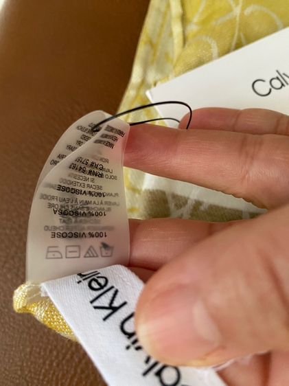 CALVIN KLEIN MONOGRAM PRINT SCARF ผ้าพันคอ ของแท้ พร้อมส่ง รูปที่ 9