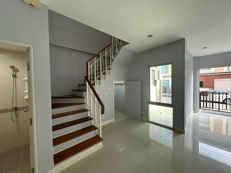 มีบางส่วน ขายทาวน์เฮ้าส์ 2 ชั้น 17 ตร.ว.หมู่บ้านสินนครวิลล์ ประชาอุทิศ–คู่สร้าง ทำเลดี ราคาเพียง 1.9 ล้าน (ฟรีโอน) รูปที่ 2