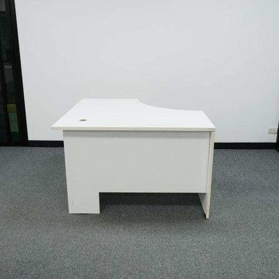 โต๊ะทำงานเข้ามุม ท็อปไม้สีขาว มีรางลิ้นชักวางคีย์บอร์ด 120 cm รูปที่ 2