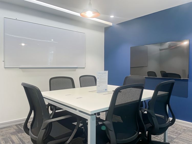 HQ Blue Chips Building - Office Space แบบส่วนตัวสำหรับ 4 คน ที่ HQ Blue Chips Building