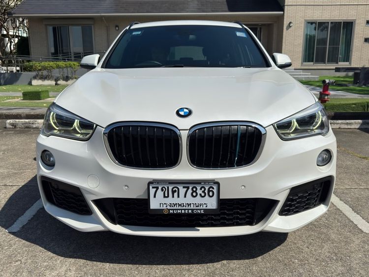 BMW X1 2020 2.0 sDrive18d M Sport Sedan ดีเซล เกียร์อัตโนมัติ ขาว รูปที่ 2