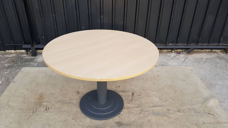 โต๊ะกลม ขาเหล็ก ท็อปไม้ สีครีม 110 cm รูปที่ 3