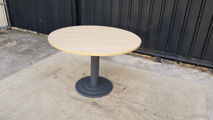 โต๊ะกลม ขาเหล็ก ท็อปไม้ สีครีม 110 cm รูปที่ 2