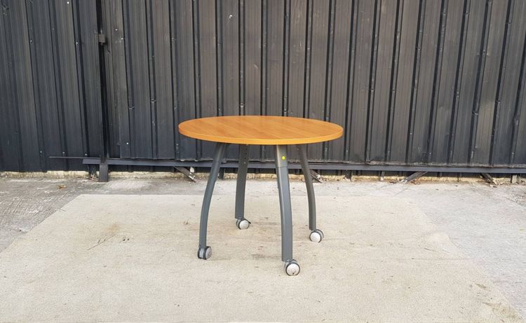 โต๊ะกลม ขาเหล็ก ล้อเลื่อน ท็อปไม้ ยี่ห้อ Rockworth 90 cm รูปที่ 2